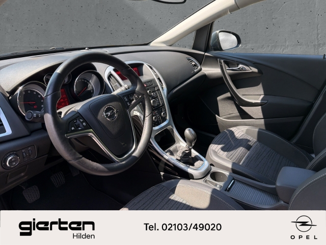 OPEL Astra J Sports Tourer Style PDC SHZ LenkradHZ OPEL Astra J Sports Tourer Style PDC SHZ LenkradHZ