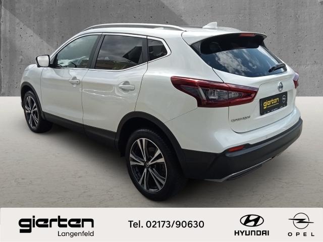 NISSAN Qashqai ''N-Connecta'' mit Glasdach und Navigation NISSAN Qashqai ''N-Connecta'' mit Glasdach und Navigation