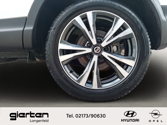 NISSAN Qashqai ''N-Connecta'' mit Glasdach und Navigation NISSAN Qashqai ''N-Connecta'' mit Glasdach und Navigation