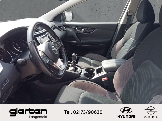 NISSAN Qashqai ''N-Connecta'' mit Glasdach und Navigation NISSAN Qashqai ''N-Connecta'' mit Glasdach und Navigation