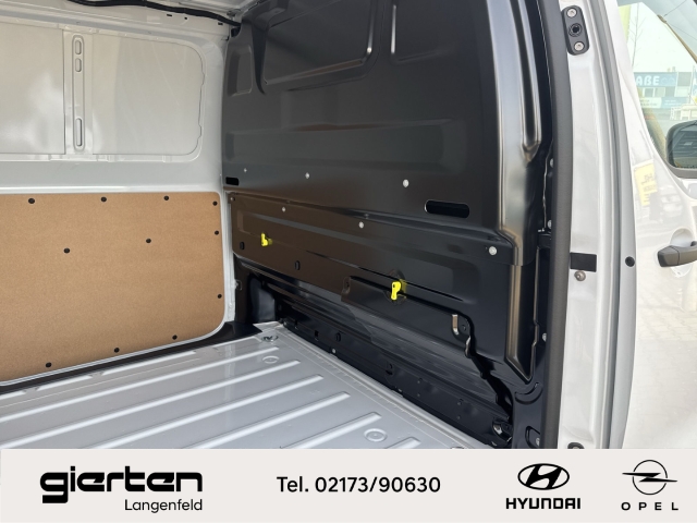 OPEL Vivaro Kasten Rückfahrkamera & AHK OPEL Vivaro Kasten Rückfahrkamera & AHK