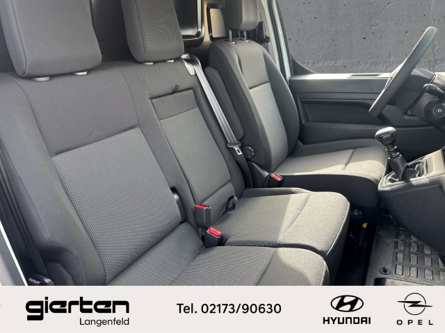 OPEL Vivaro Kasten Rückfahrkamera & AHK OPEL Vivaro Kasten Rückfahrkamera & AHK