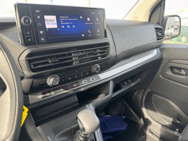 OPEL Vivaro Kasten Rückfahrkamera & AHK OPEL Vivaro Kasten Rückfahrkamera & AHK