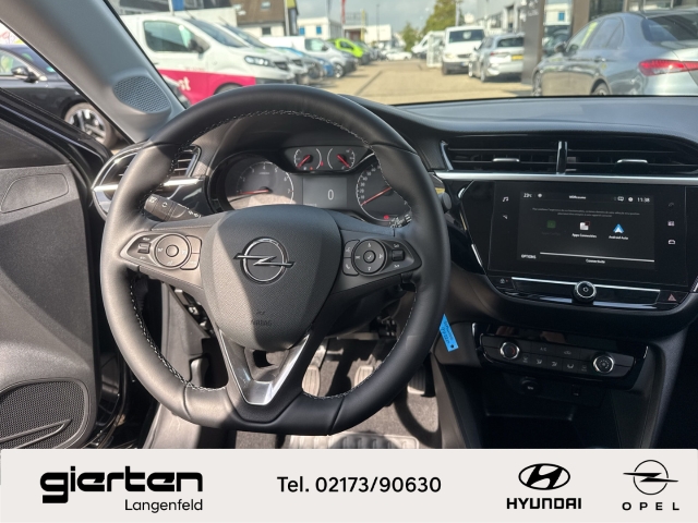OPEL Corsa mit Navigationssystem & Parkpilot OPEL Corsa mit Navigationssystem & Parkpilot