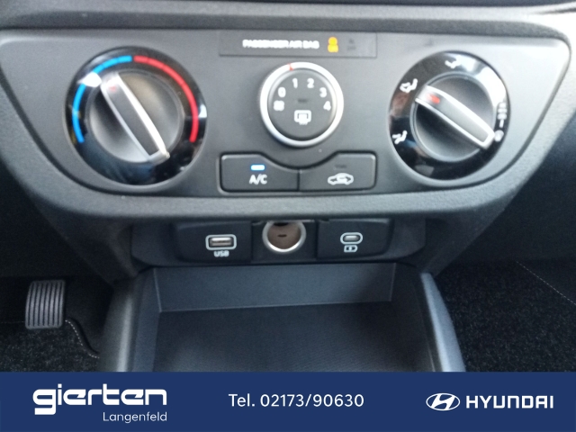 HYUNDAI i10 Select Navi Apple CarPlay Android Auto HYUNDAI i10 Select Navi Apple CarPlay Android Auto